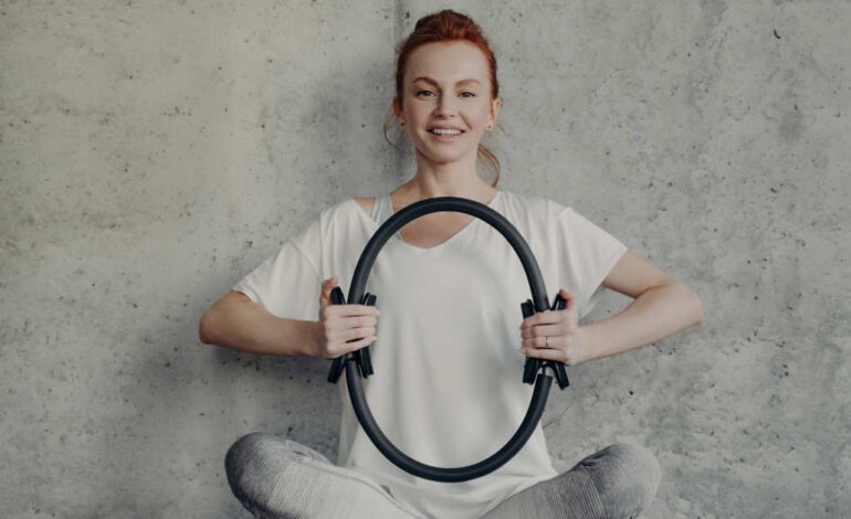 10 ejercicios con aro de pilates para tonificar todo el cuerpo en casa y ganar músculo