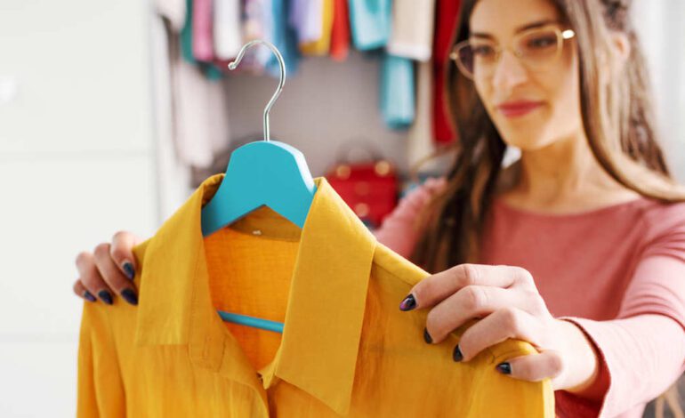 ¿Hay que lavar la ropa nueva antes de ponérsela? El doctor Oriol Vernetta nos da las claves para evitar riesgos y cuidar nuestra piel