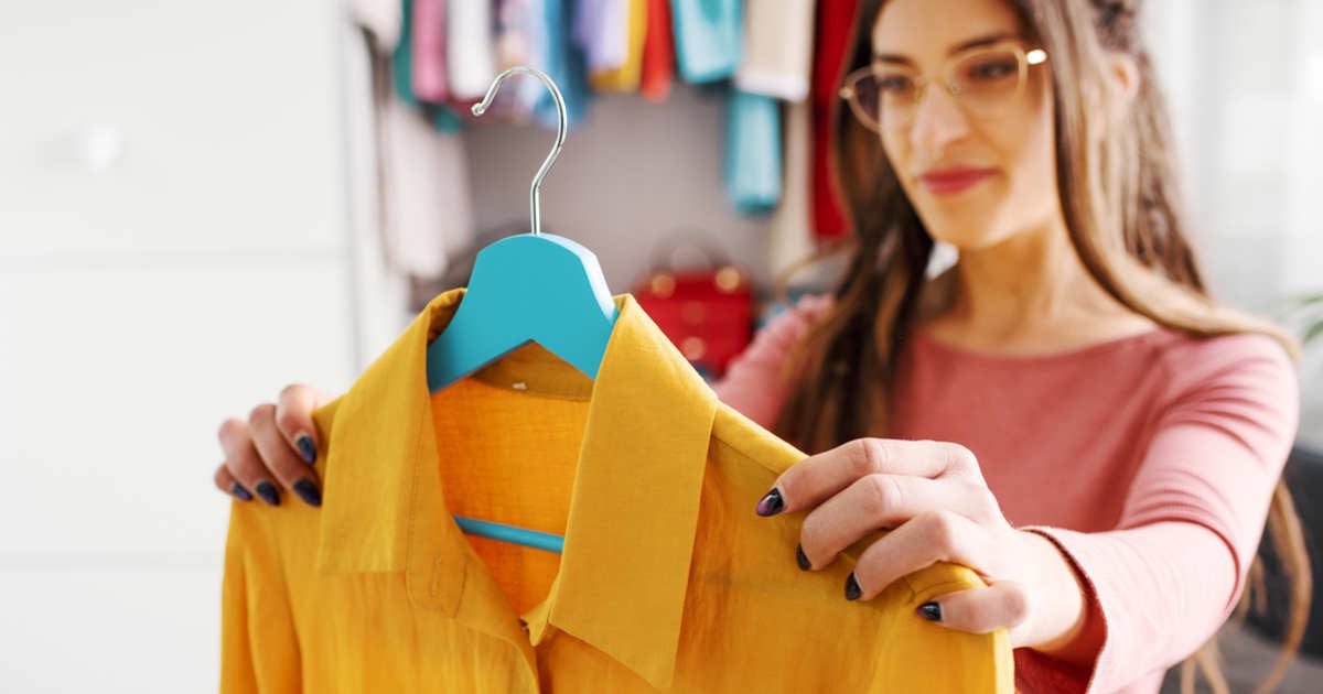 ¿Hay que lavar la ropa nueva antes de ponérsela? El doctor Oriol Vernetta nos da las claves para evitar riesgos y cuidar nuestra piel