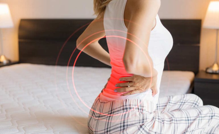 Cómo aliviar el dolor de espalda y prevenirlo con 7 hábito sencillos