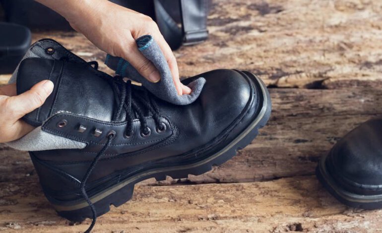 La crema Nivea de lata azul es mano de santo para dejar los zapatos viejos como nuevos