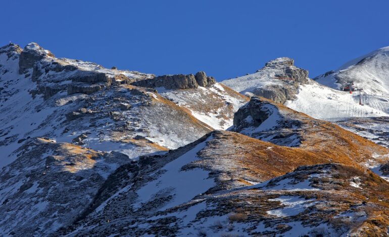 Una mujer muere congelada tras ser abandonada por su novio en medio de una montaña