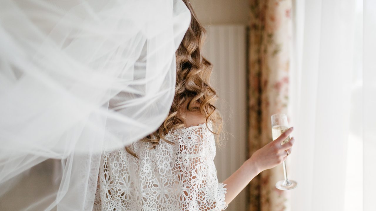 Una novia acaba en silla de ruedas tras caer desde la ventana del hotel en su noche de bodas