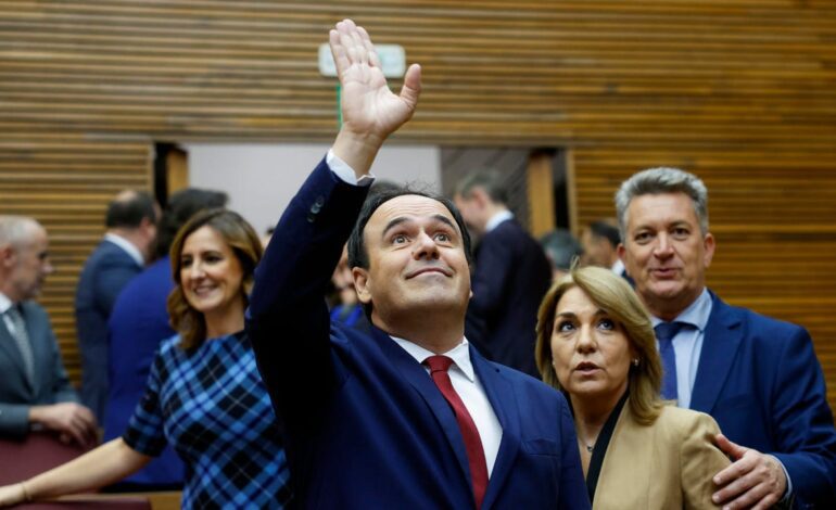 Pérez Llorca toma posesión como president pidiendo perdón a las víctimas de la DANA mientras regala un cargo a Mazón