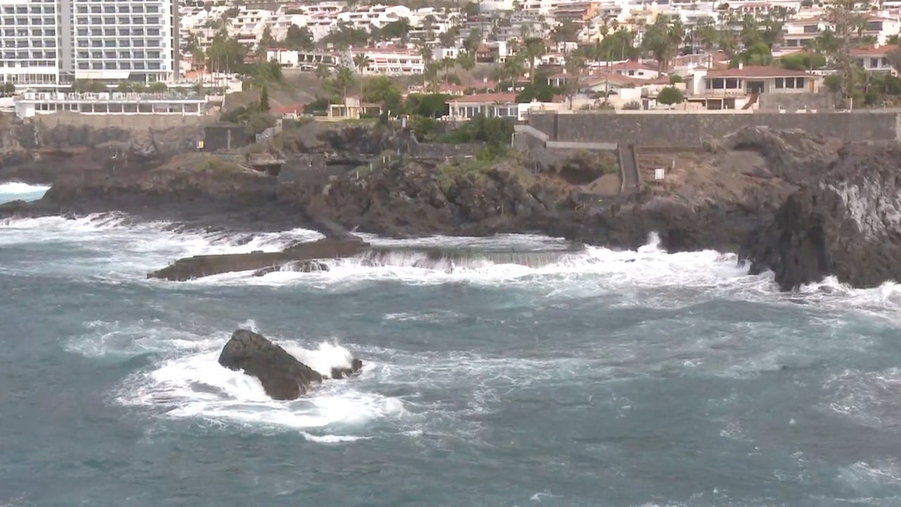 Cerradas las piscinas de la fajana de La Palma tras las muertes por un golpe de mar en Canarias