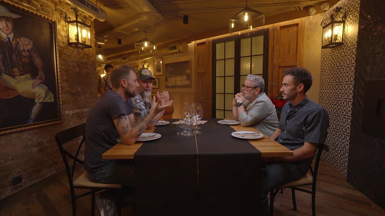 varios hosteleros alucinan con La Tienta, la taberna de Ángel Martín