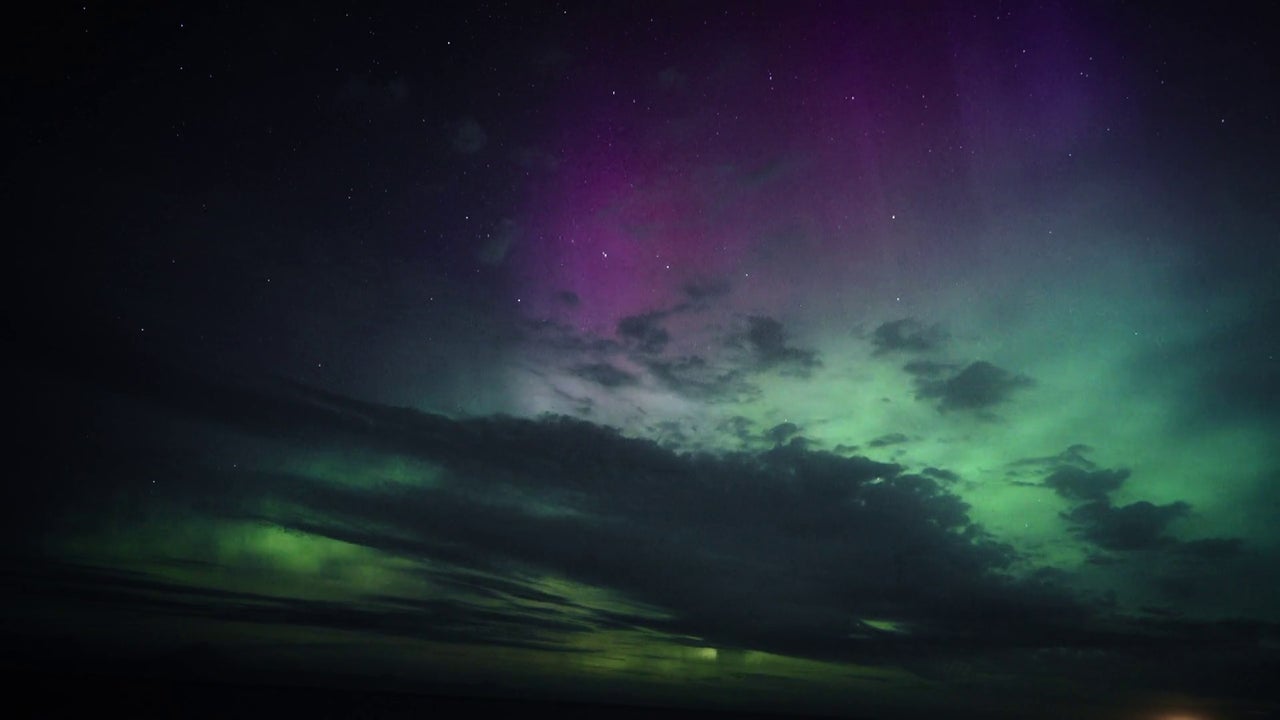 Patricia Conde y Gotzon Mantuliz contemplan las mágicas auroras boreales de Alaska