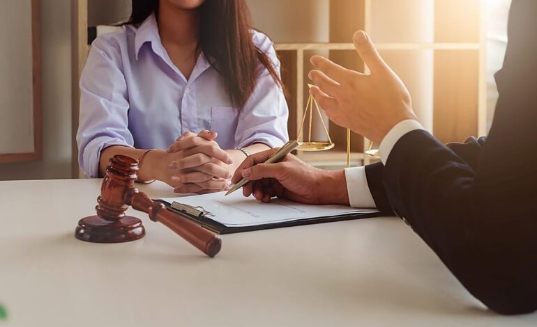 Pillada por un detective: se queda sin la pensión de 2.000 euros de su exmarido tras destaparse que vive con otro