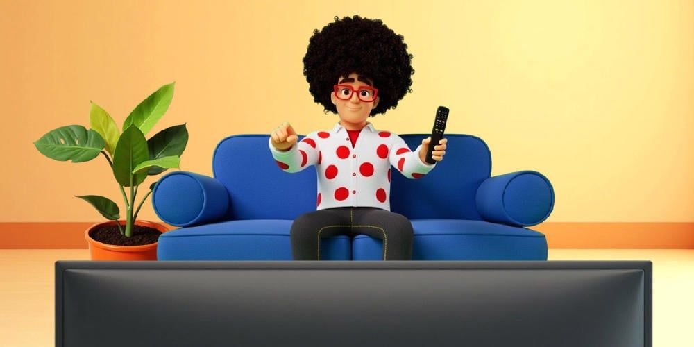 Pepephone sentado frente al televisor