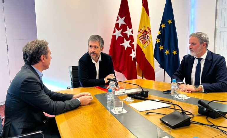 La ofensiva antiinmobiliaria de Illa y Collboni espanta a la feria The District, que se va a Madrid