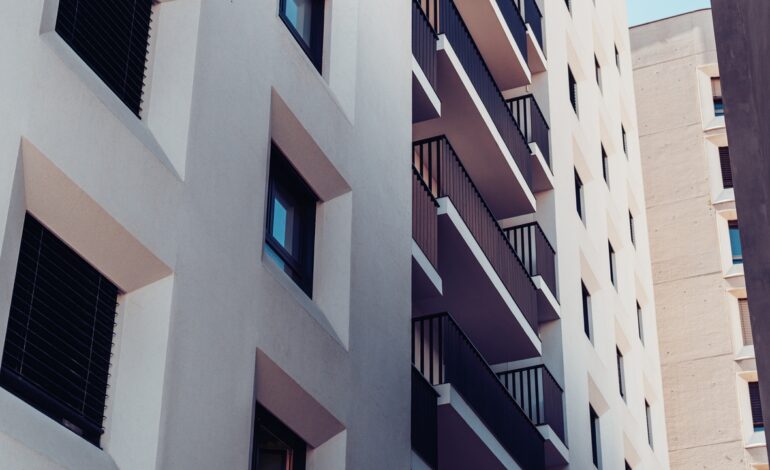 ¿Qué pasa si heredo una casa junto a más personas y no quieren venderla? Esto dice la ley