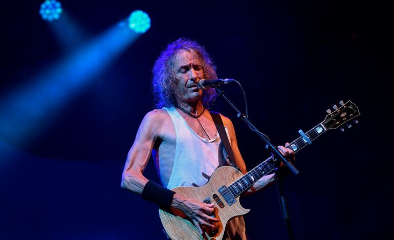 Muere Robe Iniesta, alma de Extremoduro y leyenda del rock, a los 63 años