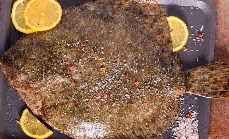 Si preparas rodaballo en Navidad, hazlo con la técnica de los tres vuelcos pero con cayena fresca