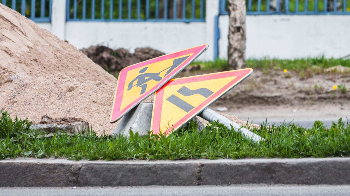 poner señales de tráfico falsas puede costarte miles de euros