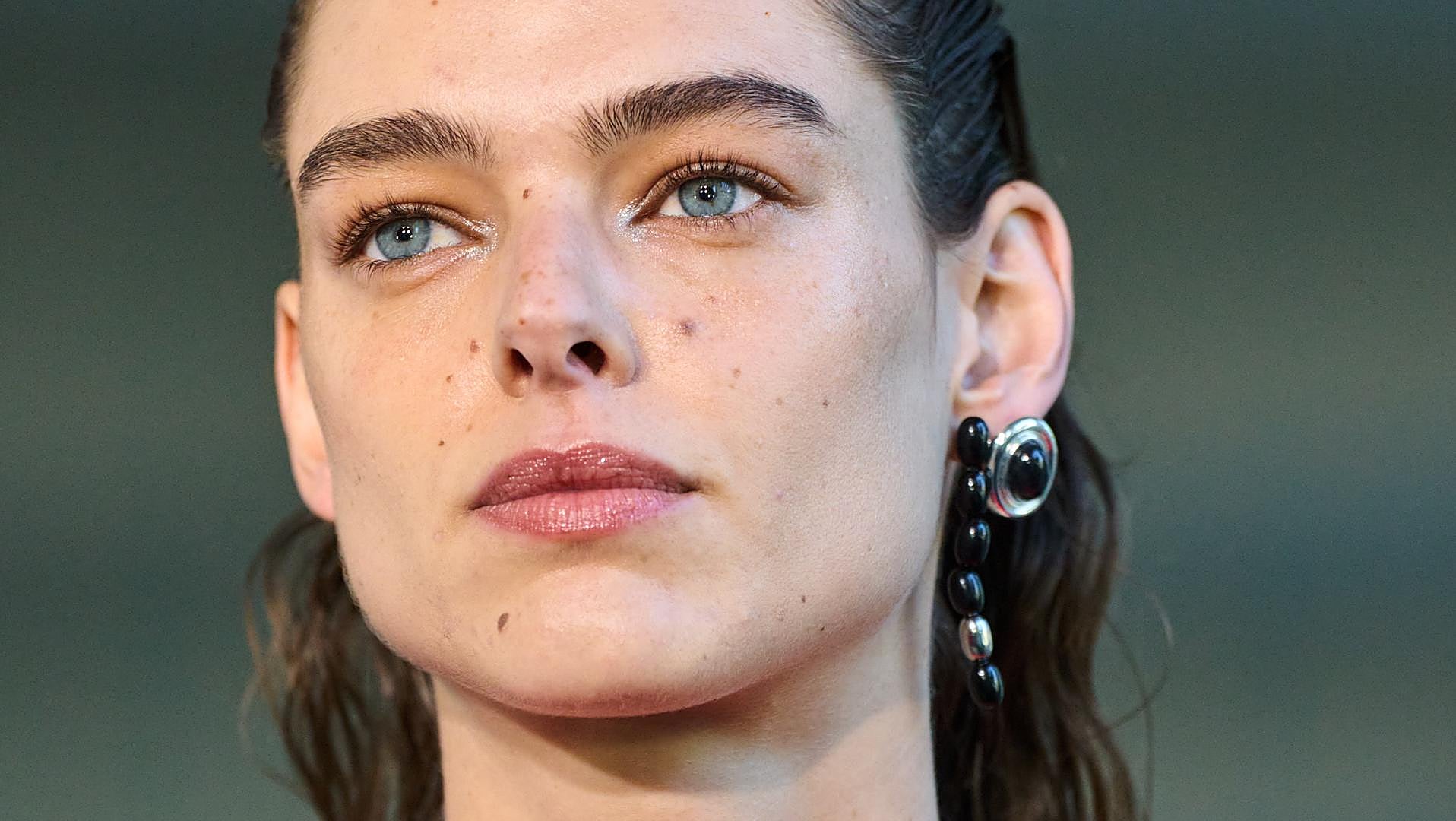 Los mejores sérums de vitamina C para iluminar la piel por las mañanas