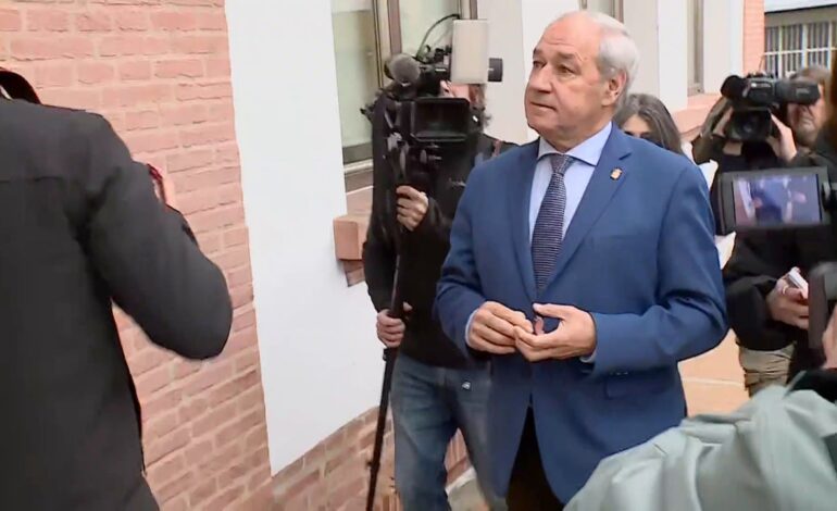 “¿Usted nunca manda ningún Whatsapp o una broma a un compañero?