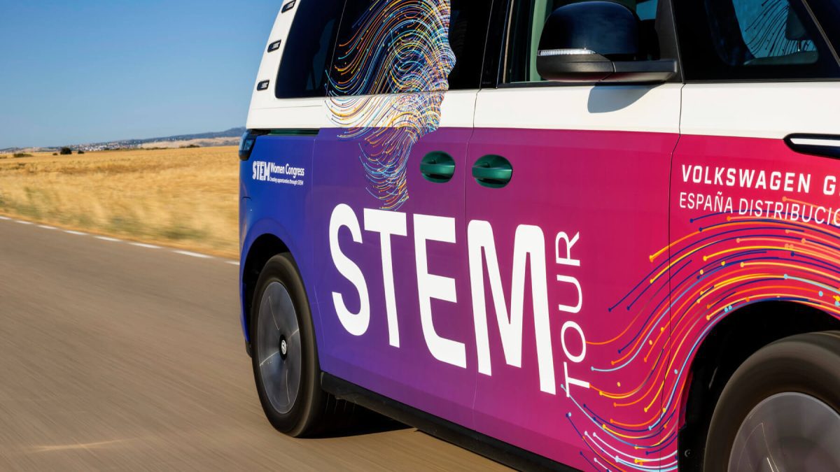 Una furgoneta eléctrica y un trayecto de 6.000 kilómetros para romper la brecha de género en las carreras STEM 