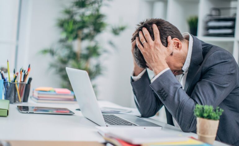 Estos son las tres señales que indican que estas sufriendo acoso laboral en tu trabajo sin darte cuenta