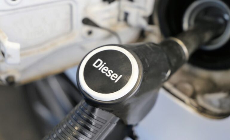 Europa recuerda a España su cuenta pendiente con la subida del diésel: la respuesta del Gobierno no te va a gustar 