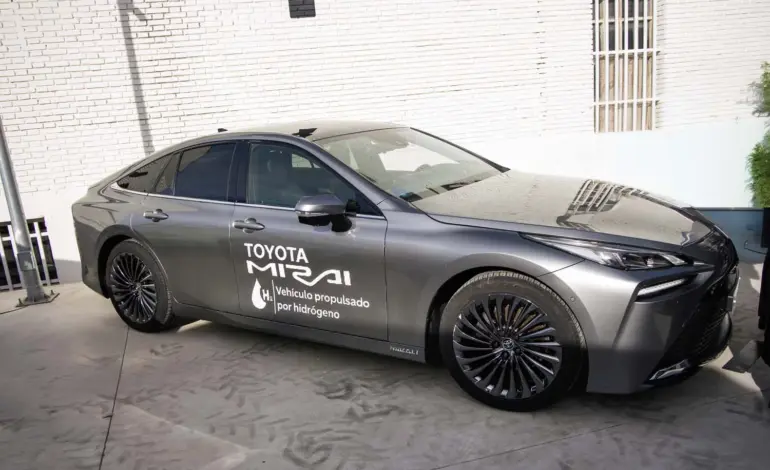 El Toyota Mirai protagoniza la inauguración de la primera hidrolinera del proyecto ACTIVA en España
