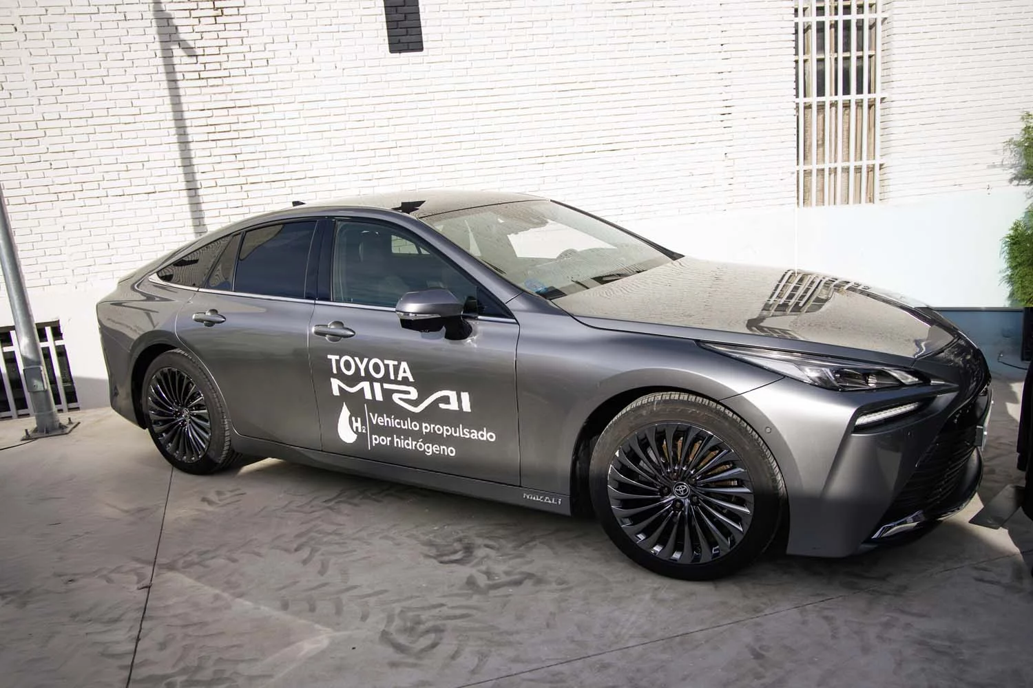 El Toyota Mirai protagoniza la inauguración de la primera hidrolinera del proyecto ACTIVA en España