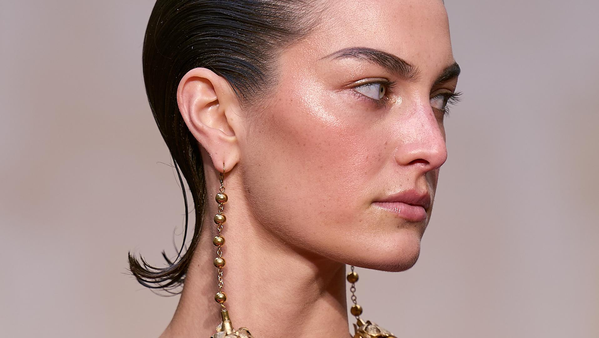 Efecto flash para Navidad: los tratamientos que te dejan la piel preciosa al instante