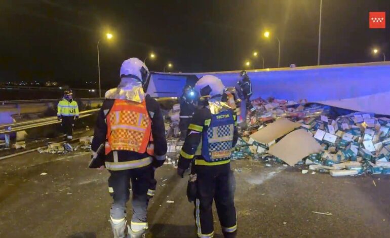 Tres accidentes en la M-50 dejan un muerto y cerca de 20 toneladas de cerveza esparcidas en la autovía