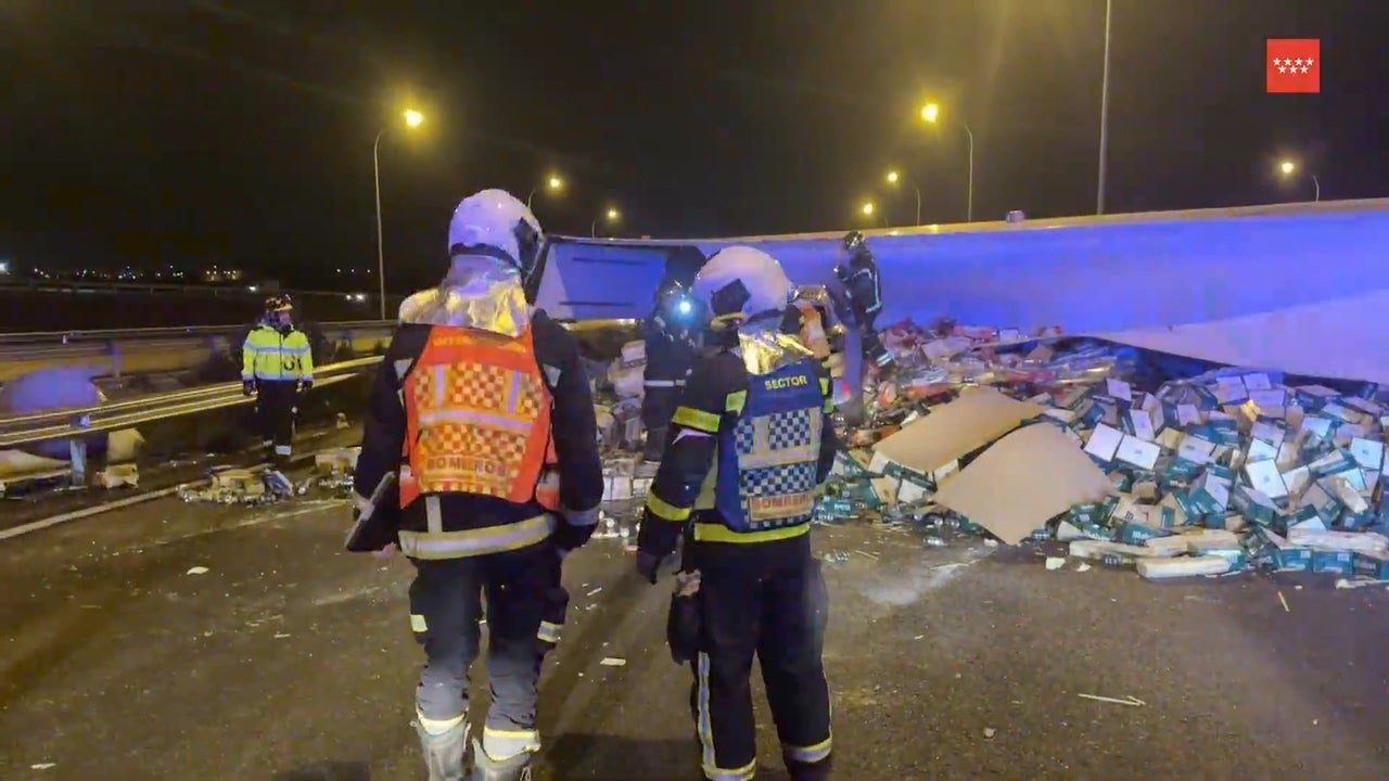 Tres accidentes en la M-50 dejan un muerto y cerca de 20 toneladas de cerveza esparcidas en la autovía