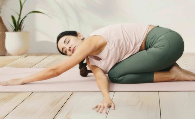 3 estiramientos matutinos que reducen la rigidez y ye ayudan a empezar el día con energía