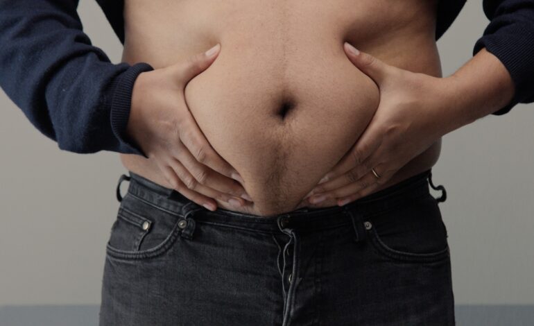La ‘barriga cervecera’ causa más daño al corazón que el exceso de peso general