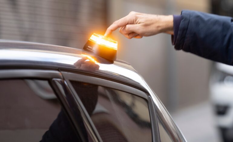 ¿Me pueden multar si utilizo los triángulos de emergencia y la baliza V16 a la vez?