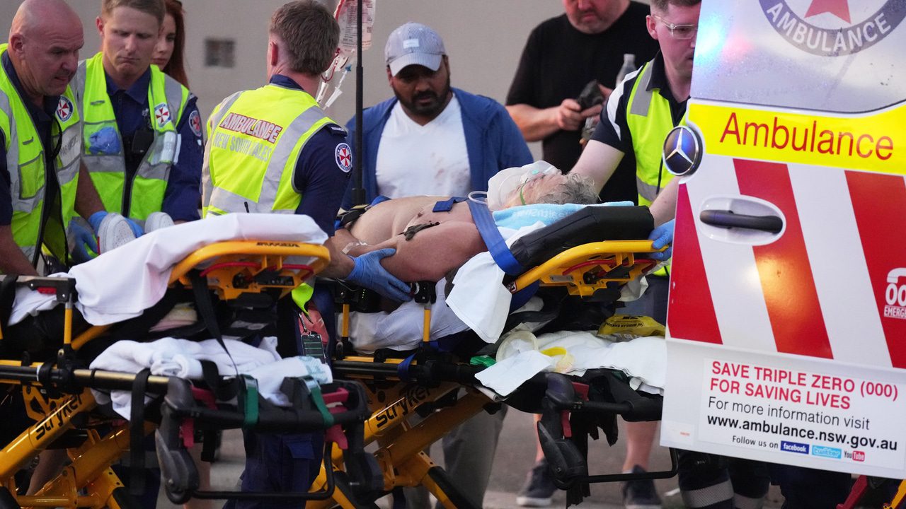 Al menos dos detenidos en Sídney por un tiroteo contra unos bañistas en la playa de Bondi