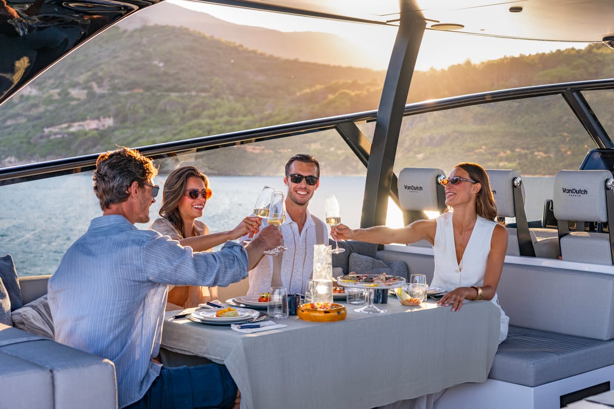 lujo mediterráneo y nueva identidad para un icono del mar