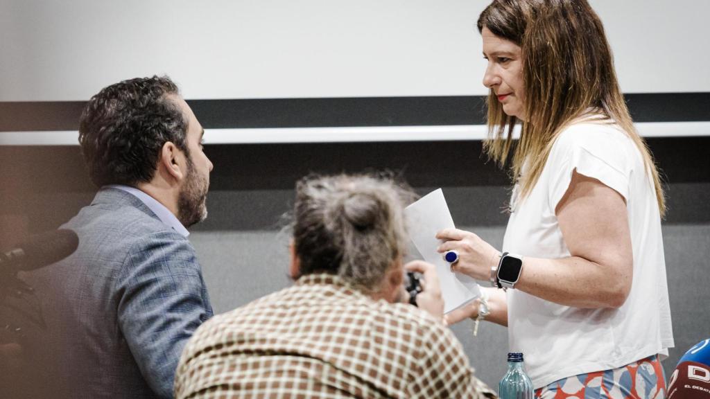 Aldama, el día que interrumpió la rueda de prensa de Leire Díez, en la que ésta negó ser la 'fontanera' del PSOE.