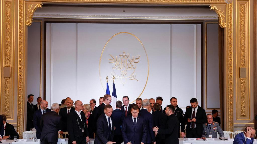 Los líderes europeos y el presidente de Ucrania, Volodymyr Zelensky, durante la reunión de la 'coalición de los dispuestos' este martes en París