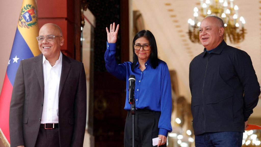 Delcy Rodríguez, su hermano Jorge Rodríguez y Diosdado Cabello.