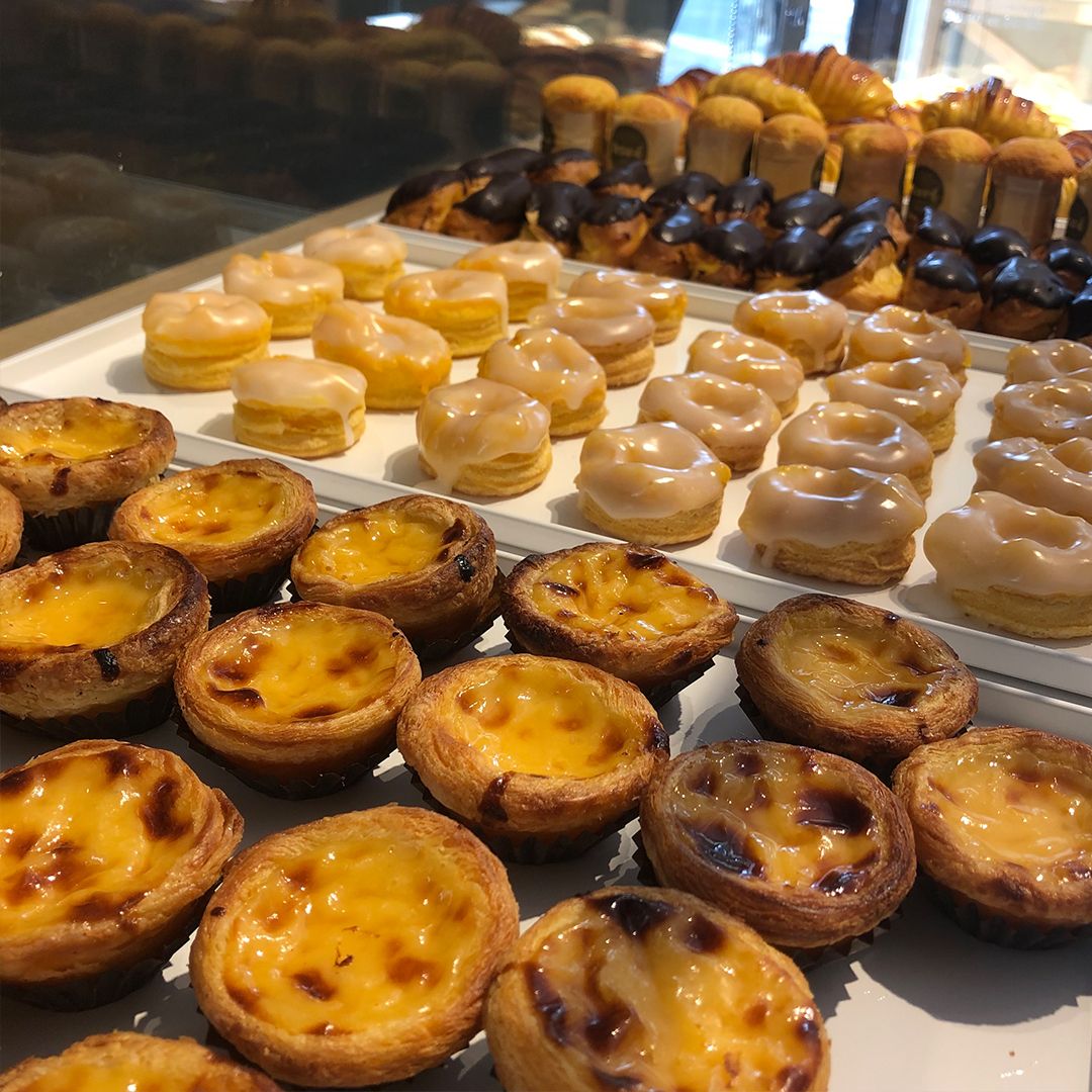 Confiserie Tavi, port