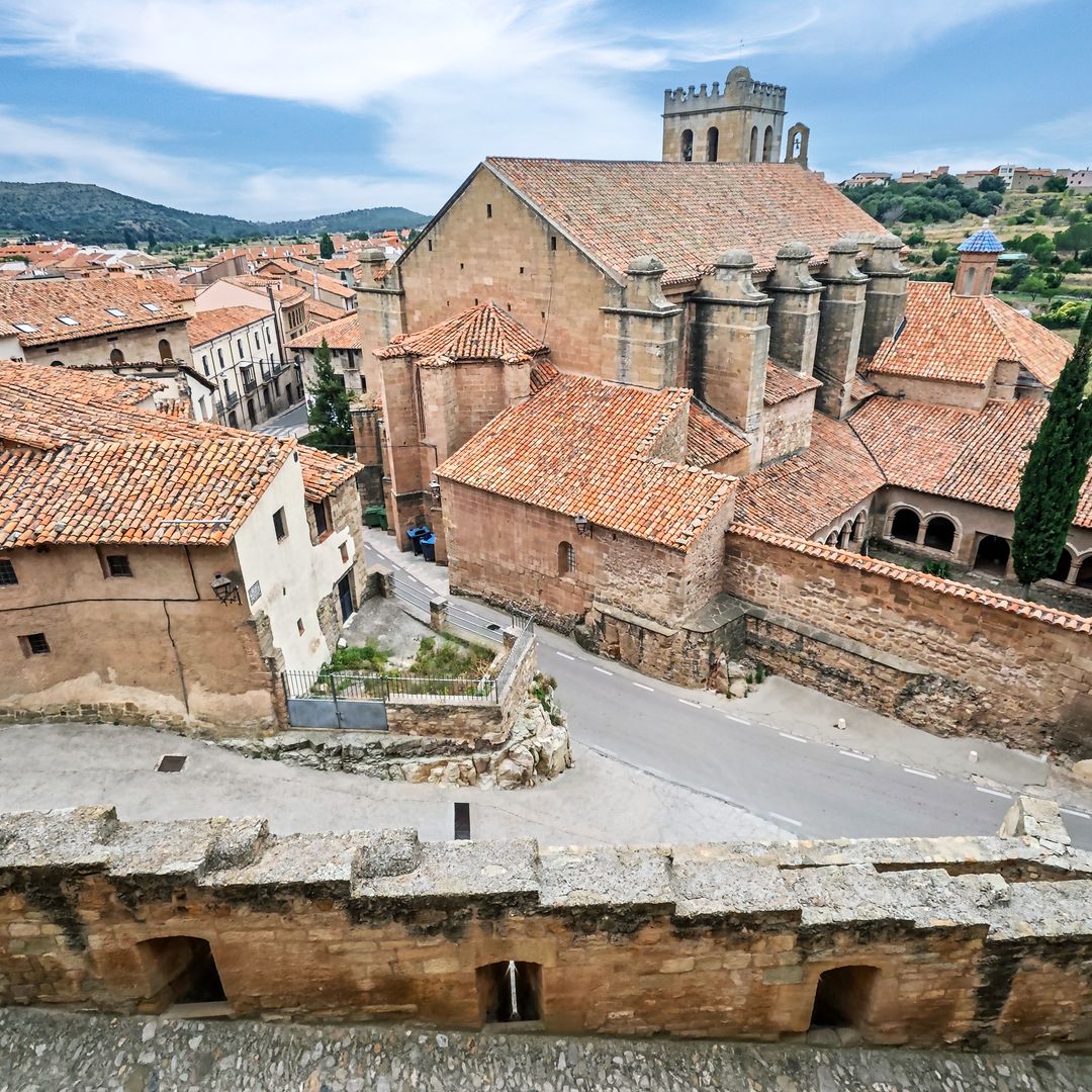 Antigua colegiata de Santa María, vista desde el castillo, Mora de Rubielos, Teruel
