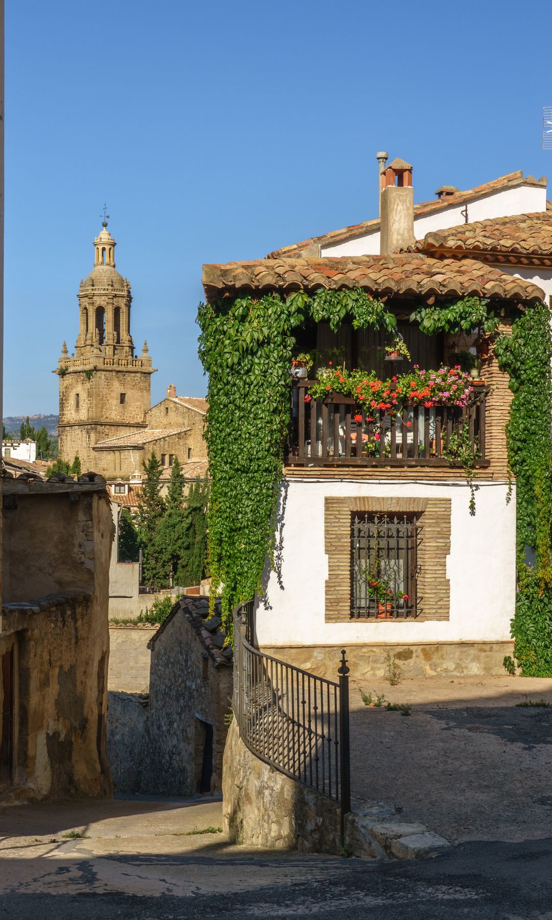 Calle Rubielos de Mora e iglesia de Santa María, Teruel