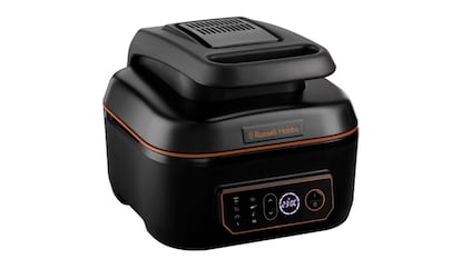 Freidora de aire sobre fondo blanco.