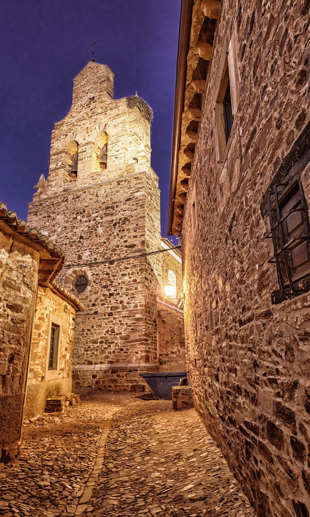Iglesia de Castrillo de los Polvazares, pequeño pueblo de León por donde pasa el Camino de Santiago