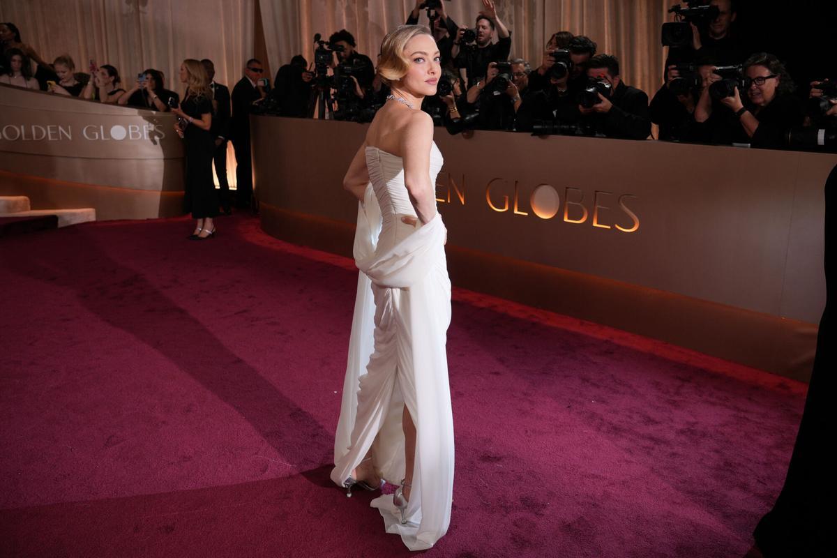 Amanda Seyfried llega a la 83ª edición de los Globos de Oro el domingo 11 de enero de 2026 en el Beverly Hilton de Beverly Hills, California (Foto de Jordan Strauss/Invision/AP). SÓLO USO EDITORIAL / SÓLO ITALIA Y ESPAÑA