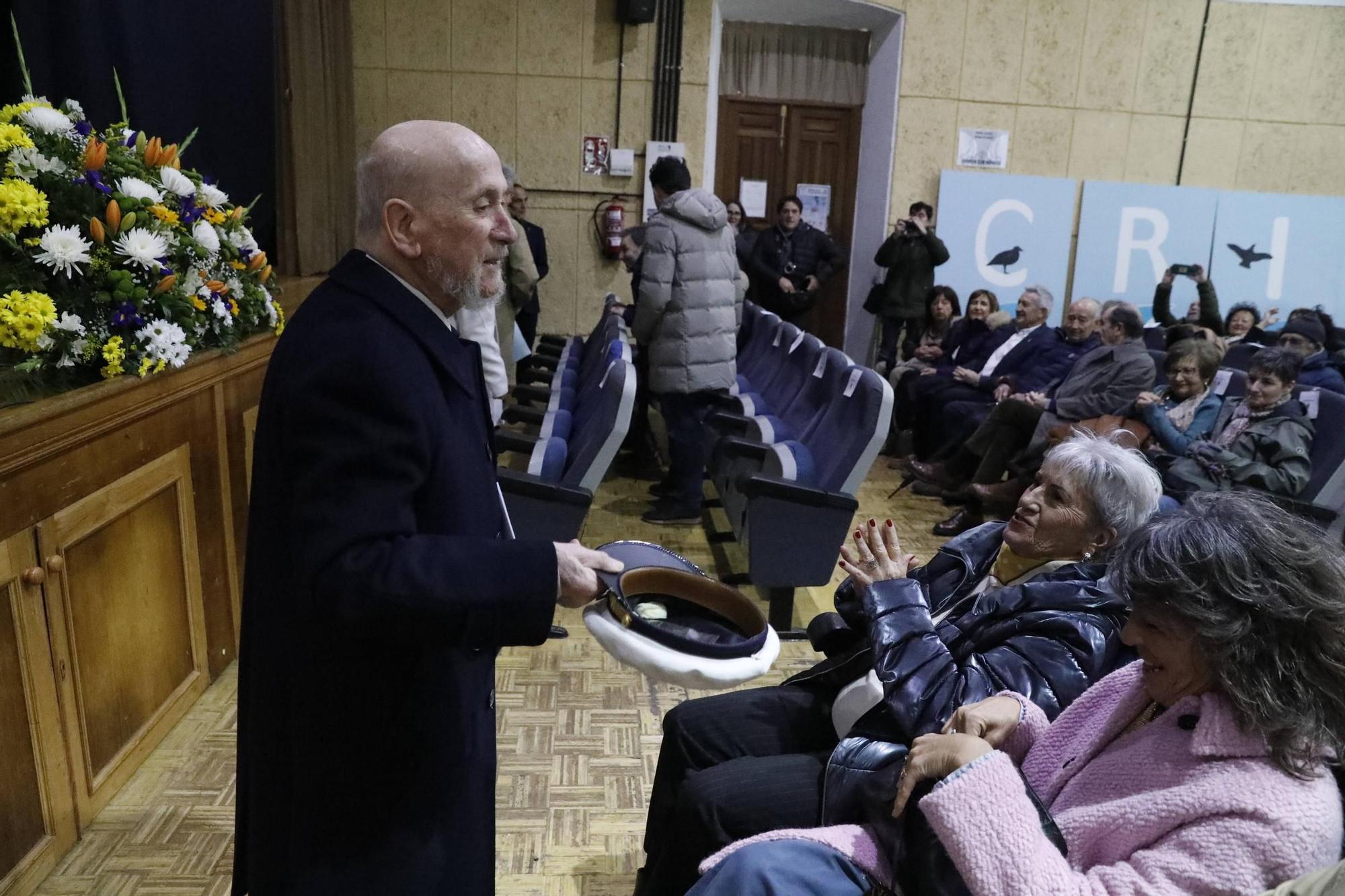 EN IMÁGENES: pregón del Cristo del Socorro en Luanco por Pichi Suárez