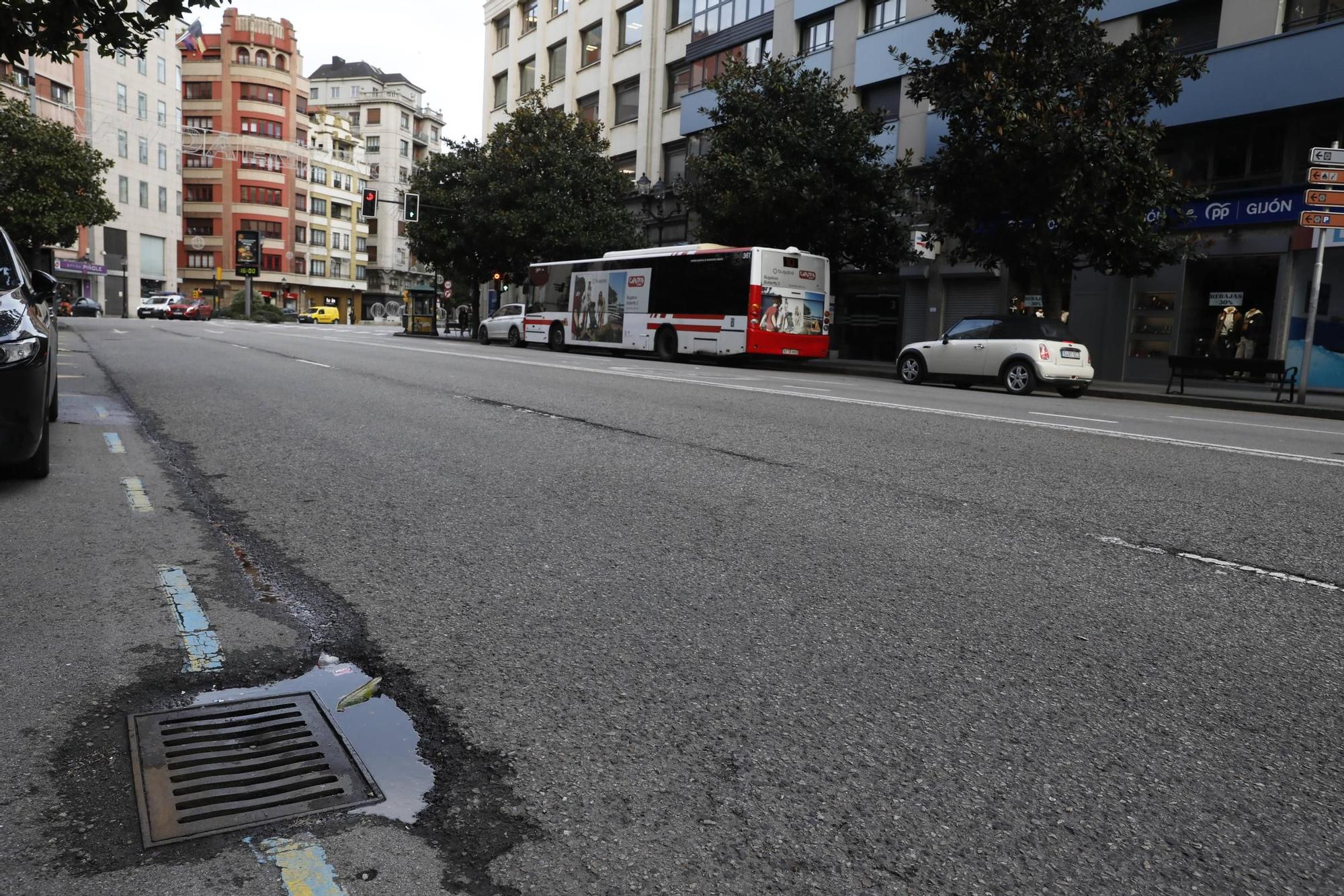 Hundimiento en el pavimento provoca obras en el entorno del barrio gijonés del Carmen: cuánto durarán las obras y a qué calles afectarán (en imágenes)