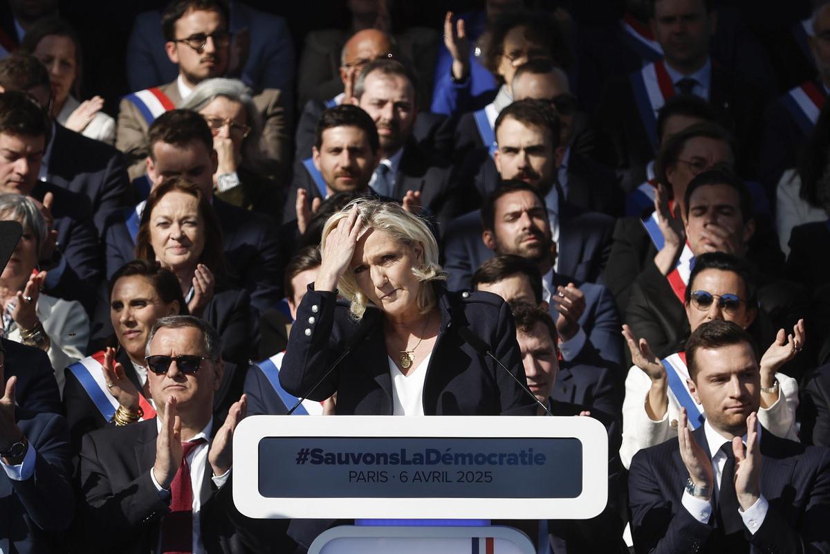 Marine Le Pen contraataca tras su condena mientras la izquierda no se moviliza