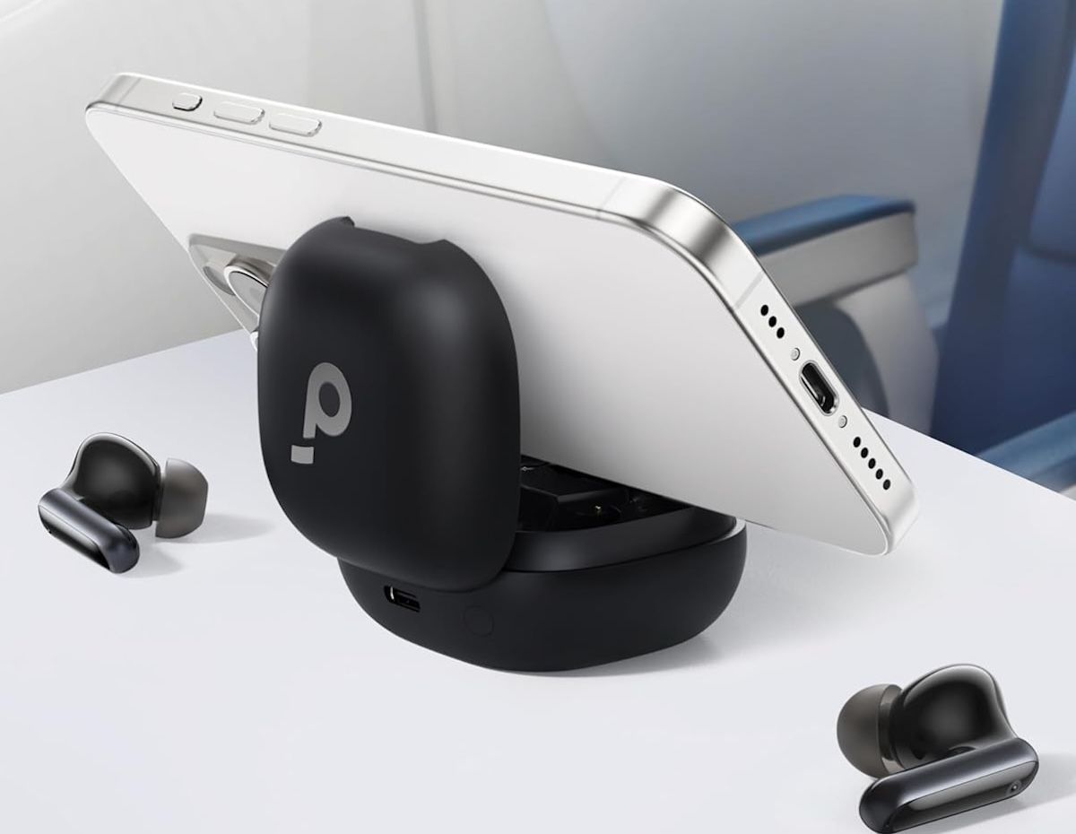 Demuestre la función de soporte de la funda protectora Soundcore P40i, colocando el teléfono inteligente en posición horizontal