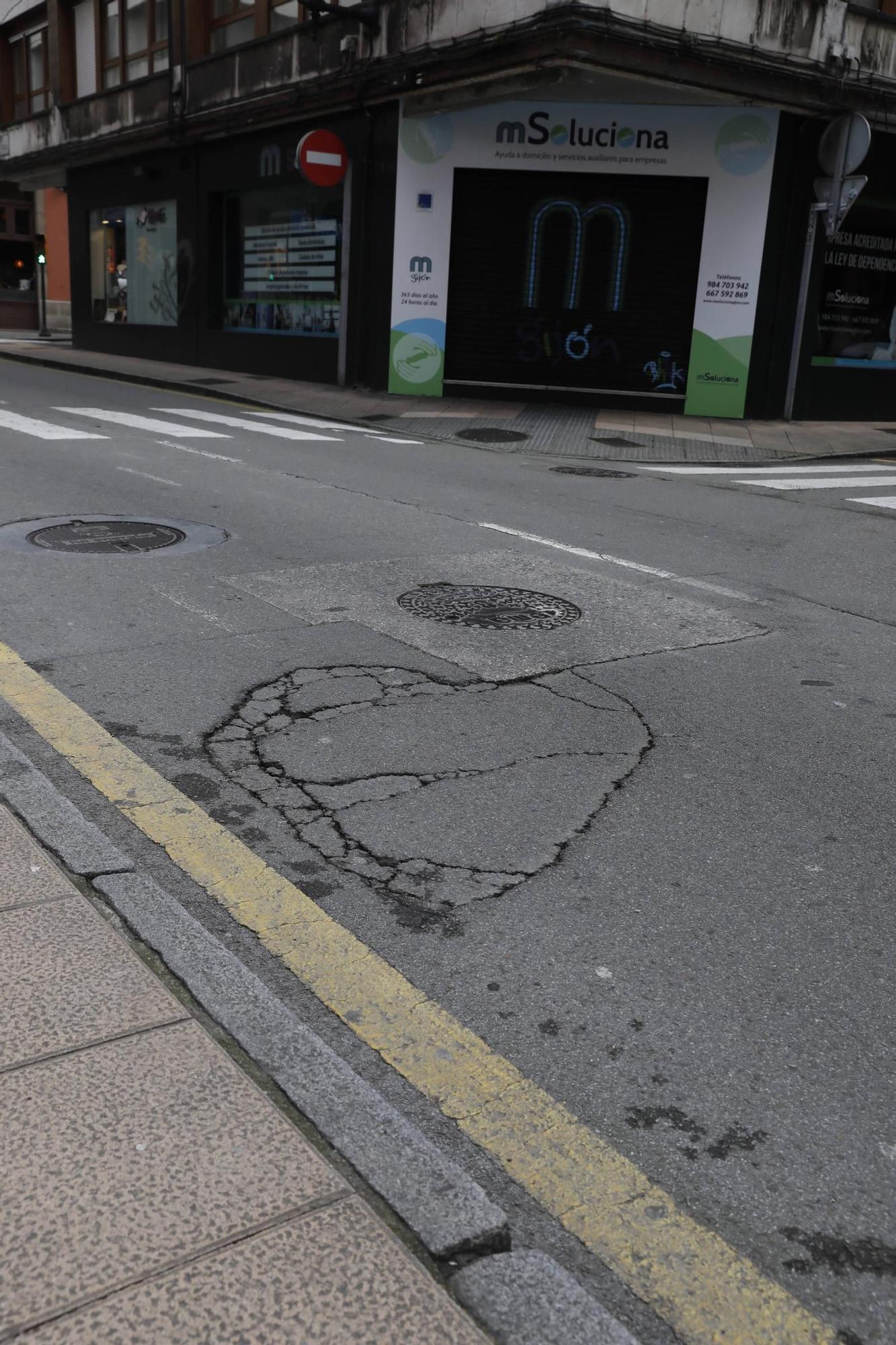 Hundimiento en el pavimento provoca obras en el entorno del barrio gijonés del Carmen: cuánto durarán las obras y a qué calles afectarán (en imágenes)