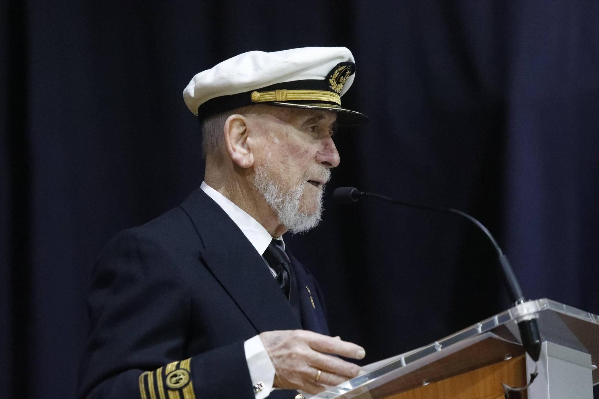 EN IMÁGENES: pregón del Cristo del Socorro en Luanco por Pichi Suárez