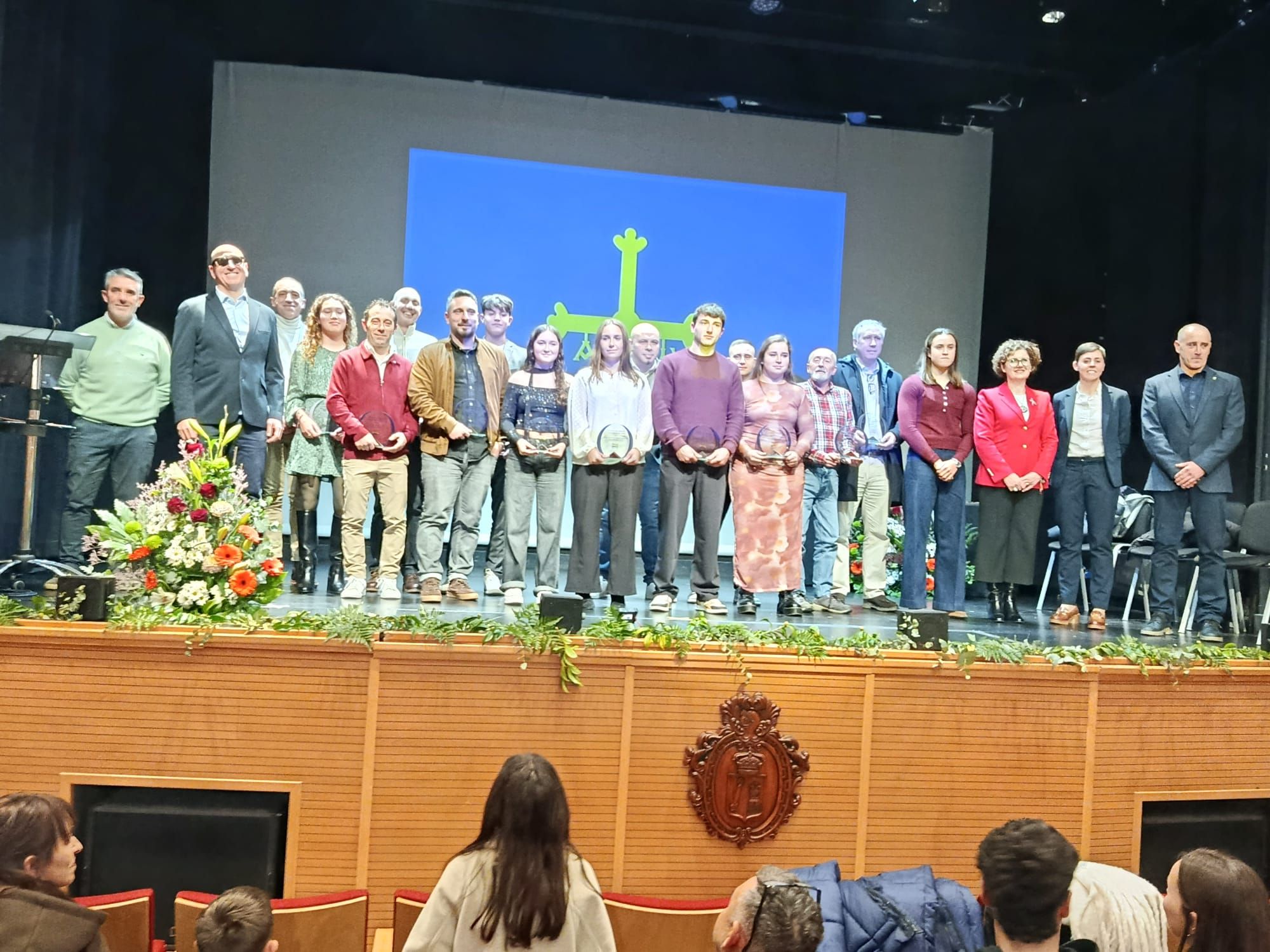 La Gala del Deporte de Navia, un aplauso al esfuerzo y la determinación