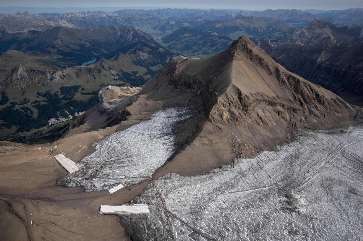 Otra imagen de la performance realizada en Glacier 3000 en los Alpes